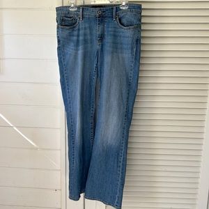 𝅺levi’s slight curve classic bootcut size 30/ 10 blue Jeans